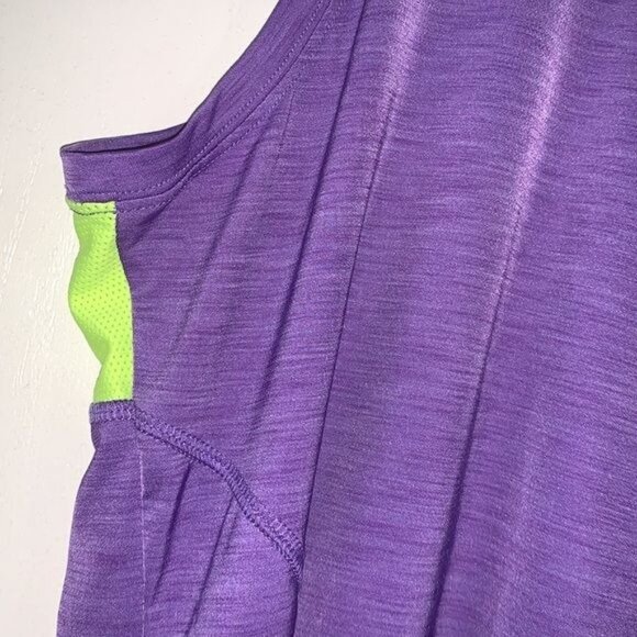 Purple & Neon Green Dri-Fit Sleeveless Active Tank Top With Zipper Pocket By Avi - Picture 7 of 10
